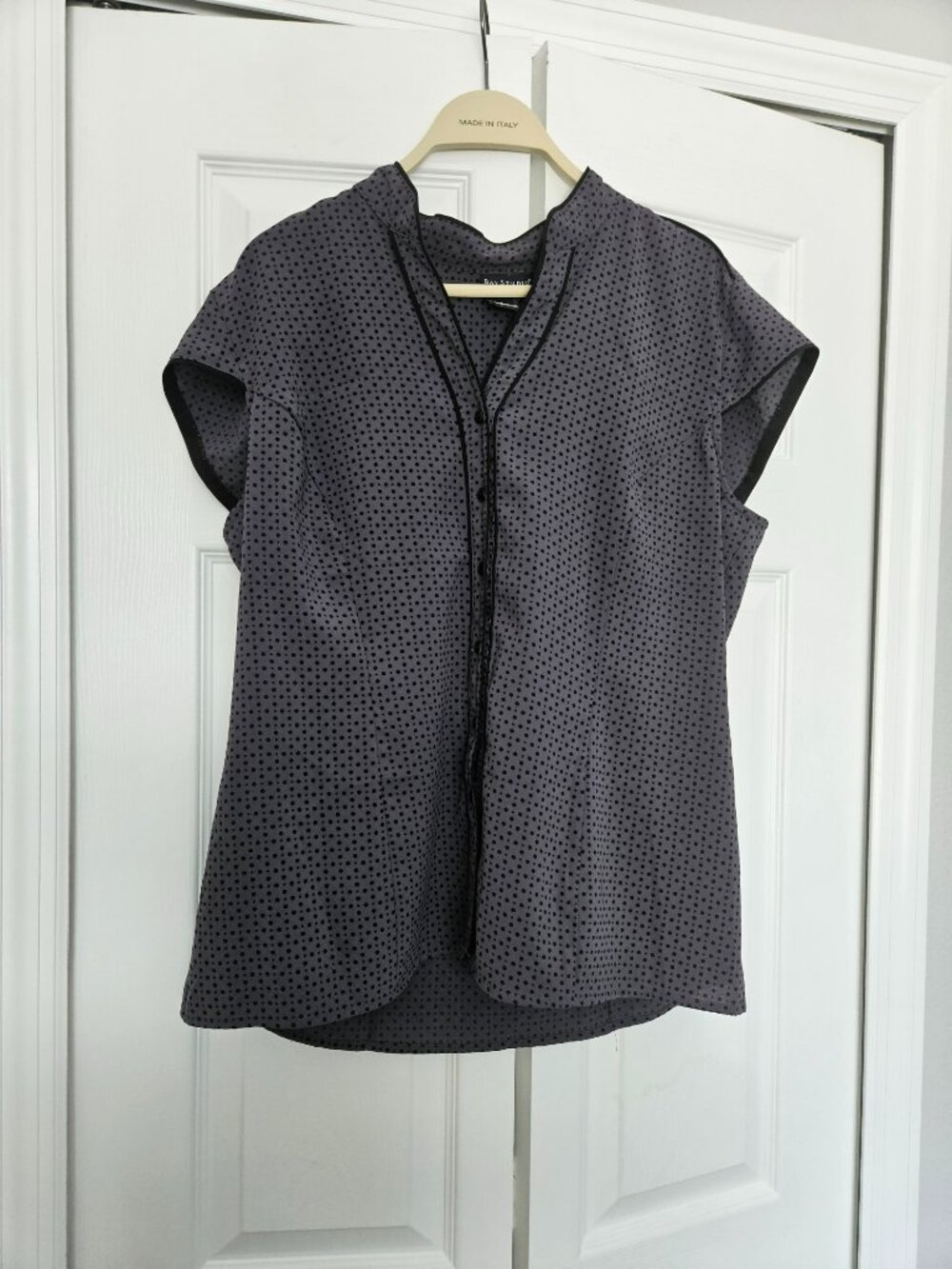 Grey Button-Down Business Shirt with Black Hem